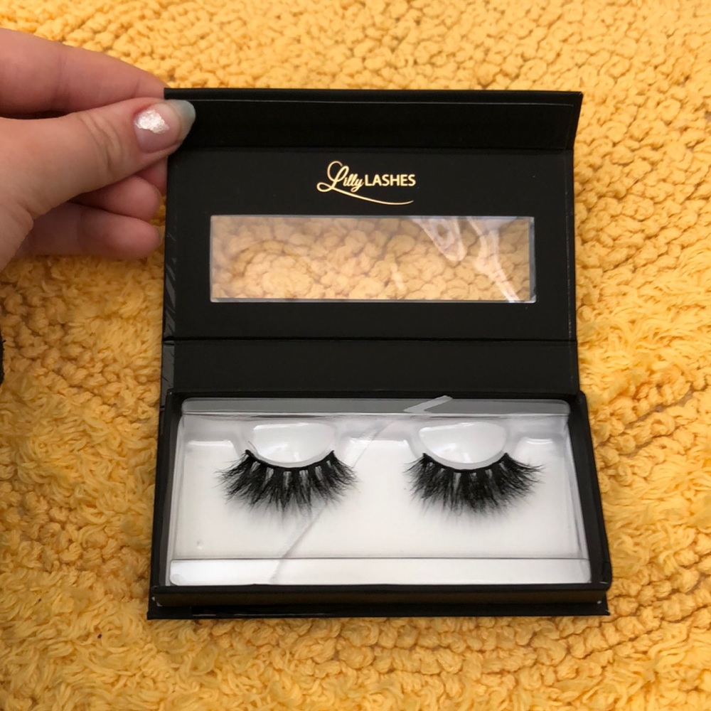 🖤✨Lilly lashes✨🖤 - Picture 1 of 7